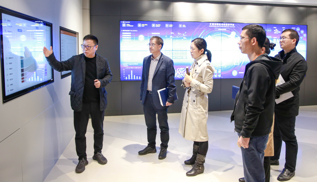 上海市浦东新区大数据中心宋卫华主任一行调研多彩联盟科技